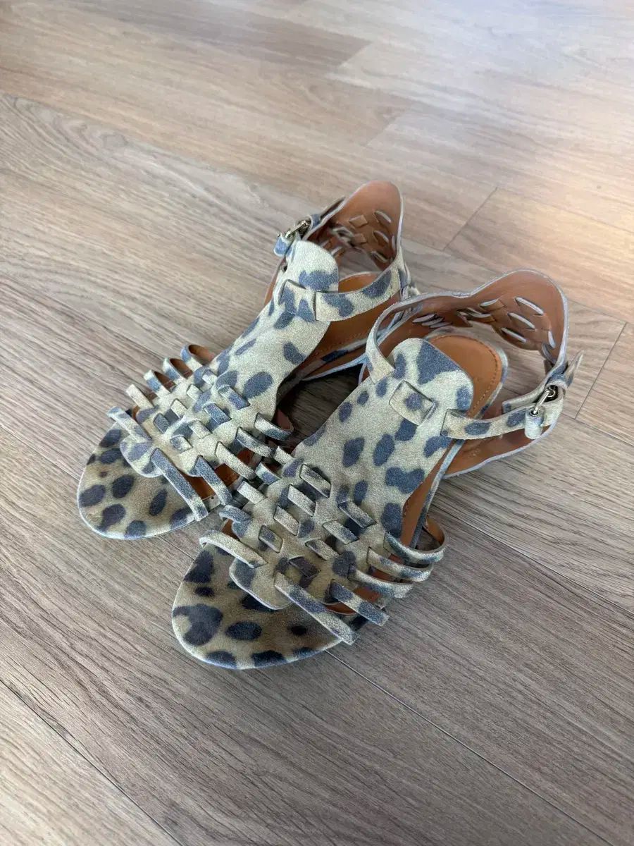 Givenchy ジバンシィ ヒョウ柄 レオパード サンダル 245