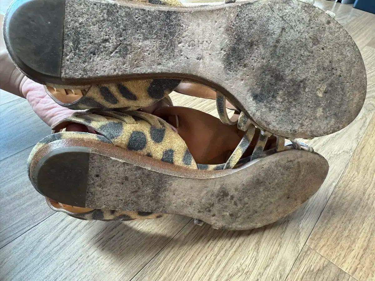 ジバンシィ ヒョウ柄