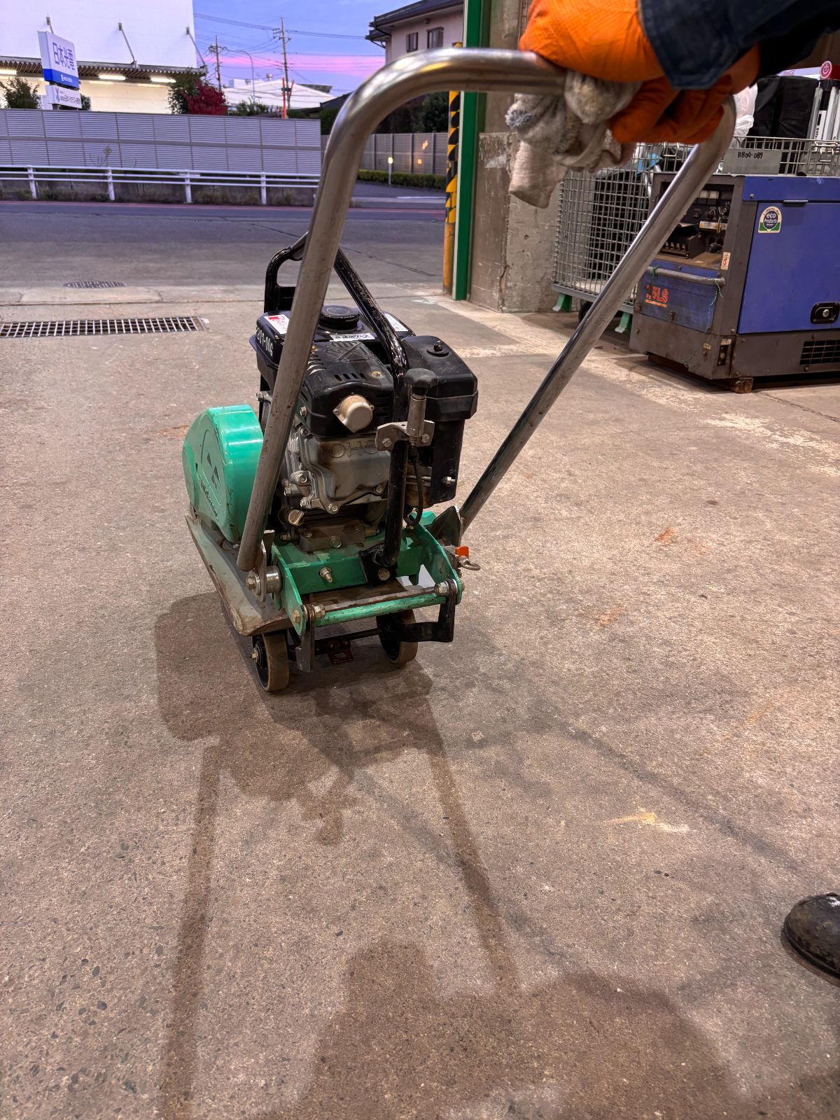  三笠産業 低騒音プレートコンパクター MVC F 60 S 夜間作業 回転台車付 個人宅不可 鳴浜リース その他 電動工具 エア工具