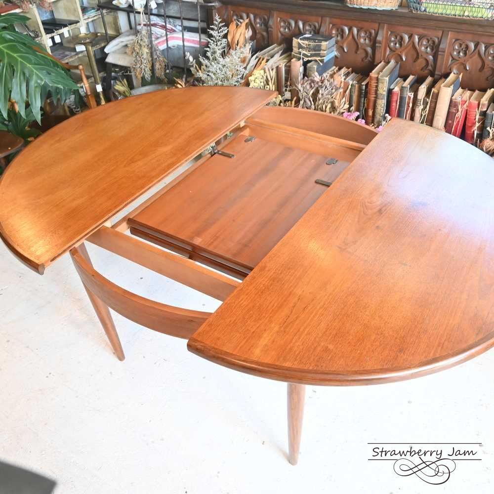 ダイニングテーブル