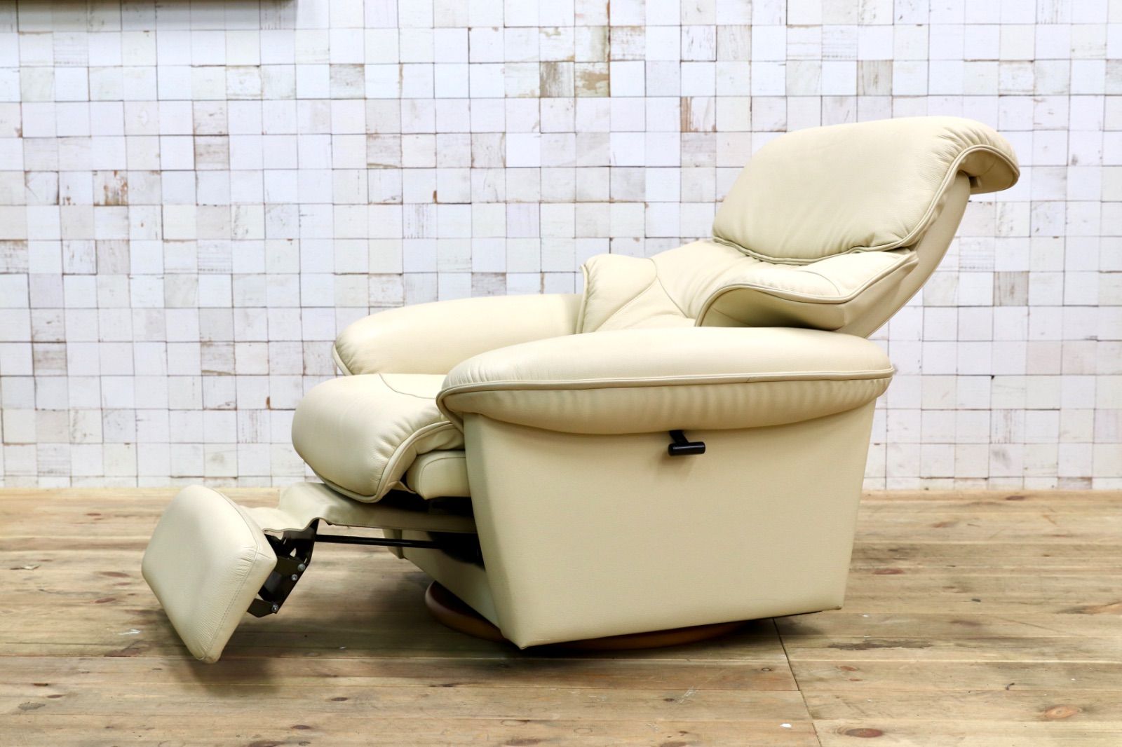 GMIS308○冨士ファニチア | FUJI FURNITURE 1人掛けソファ シングルソファ 本革 クリーム色 回転チェア ラウンジチェア リクライニング