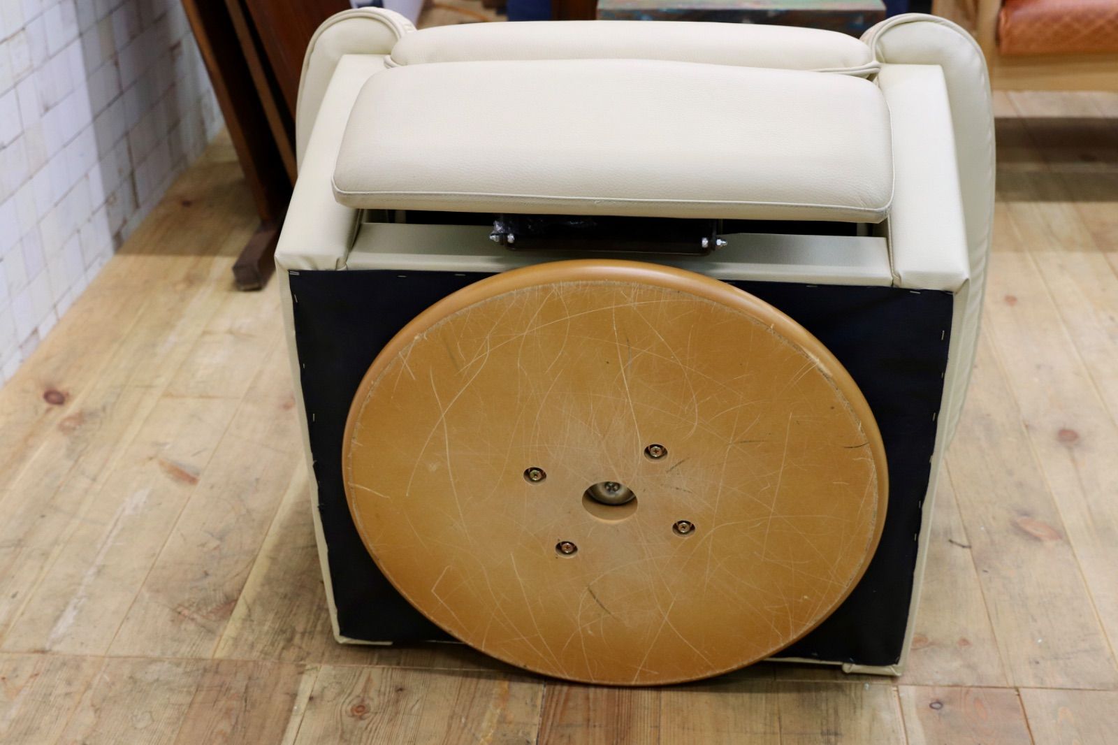 本革 クリーム色