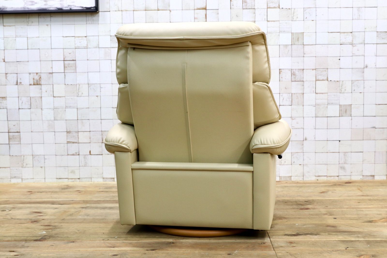 GMIS308○冨士ファニチア | FUJI FURNITURE 1人掛けソファ シングルソファ 本革 クリーム色 回転チェア ラウンジチェア リクライニング NEXPOTALLINN_EU