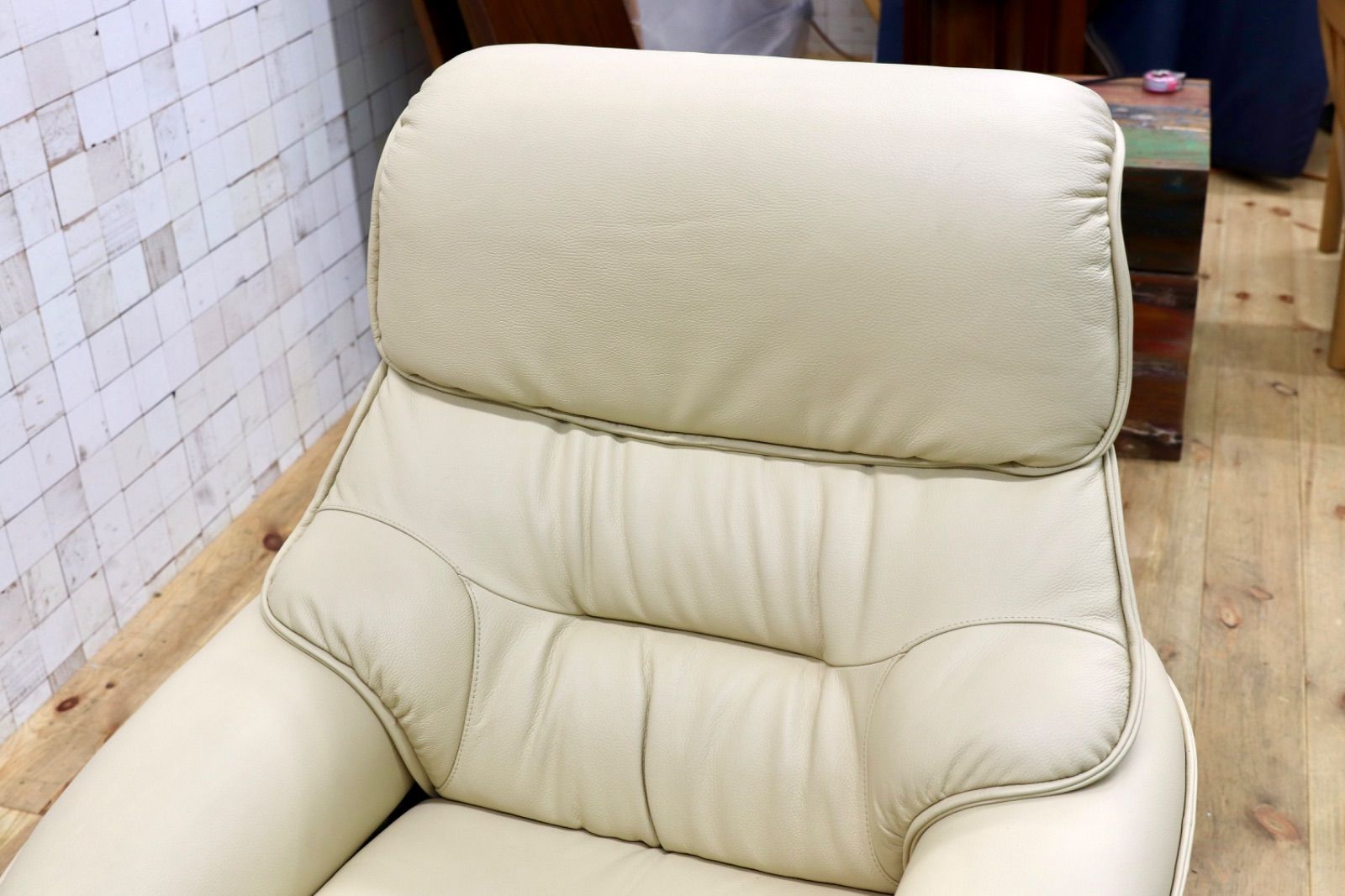 本革 クリーム色