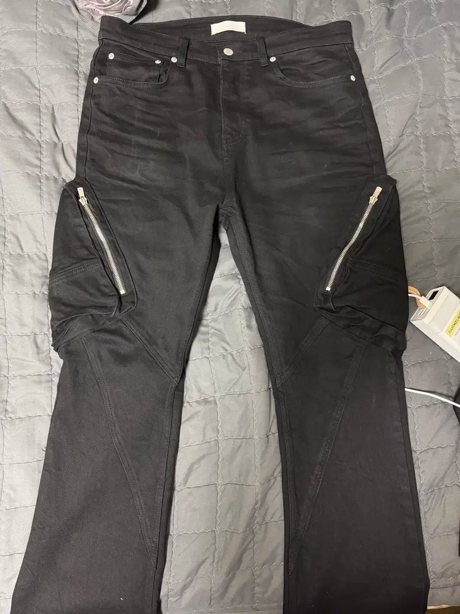 アンダーマイカー ゼロ エンボスド タクティック フ ード ジーン シャークスキン