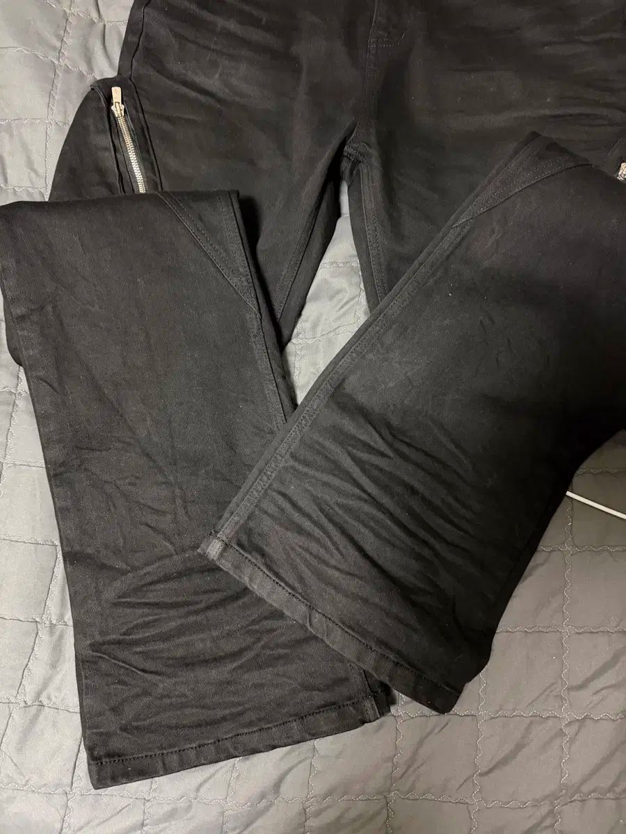 アンダーマイカー ゼロ エンボスド タクティック フ ード ジーン シャークスキン