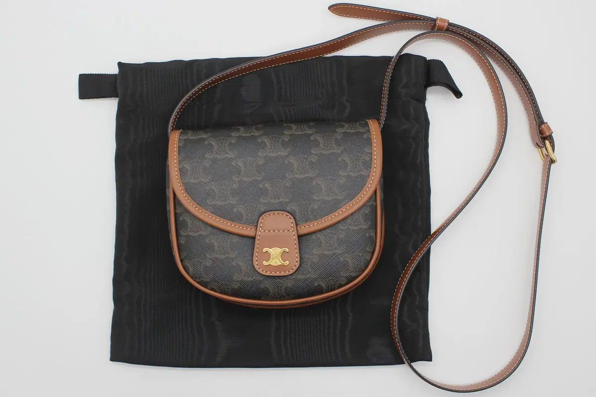 Celine セリーヌ ミニ ベサチェ クロスバック 196702