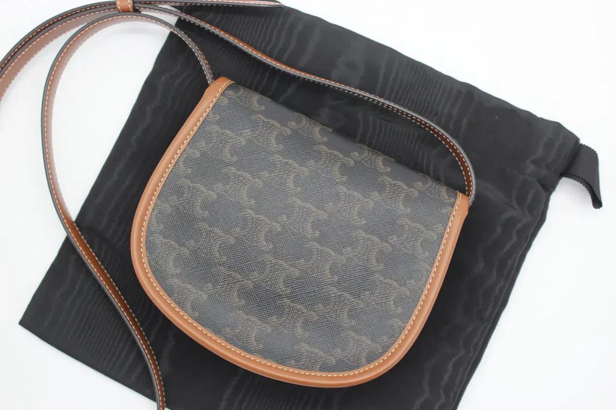 Celine セリーヌ ミニ ベサチェ クロスバック 196702