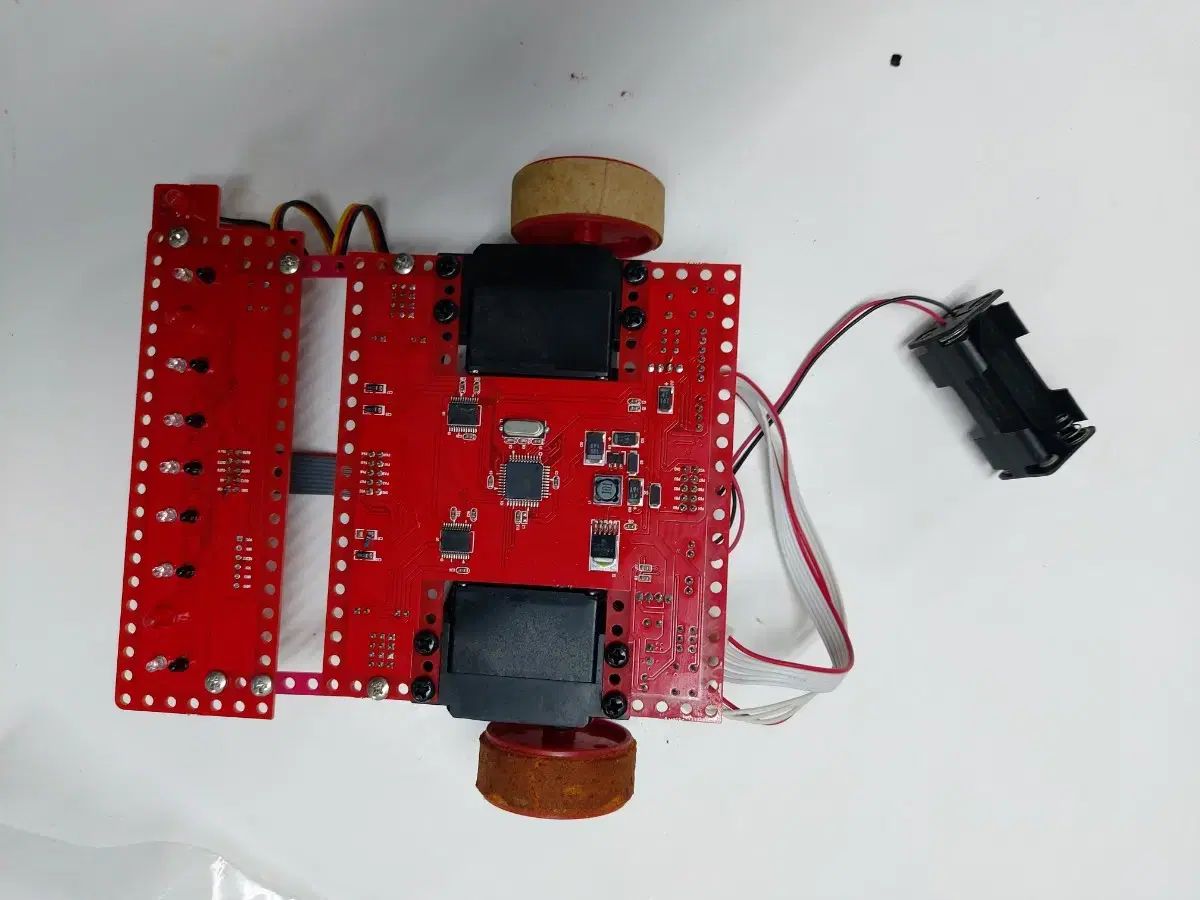 プログラミング型ラインレーサーロボットキットです センサーボード後 装着 取り外し です