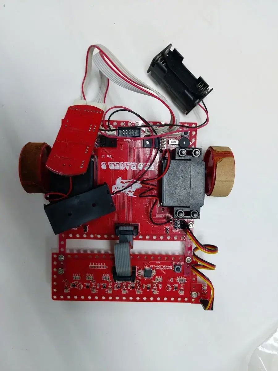  プログラミング型ラインレーサーロボットキットです センサーボード後 装着 取り外し です コンピュータ IT 本