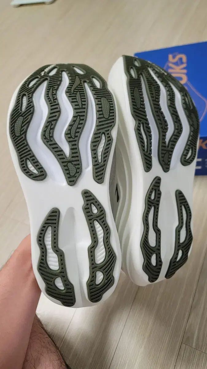 ブルックス ランニングシューズ