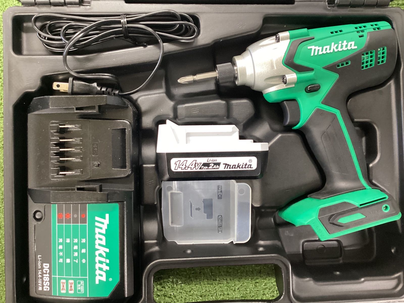 A makita マキタ DIY 14.4v充電式インパクトドライバ 2Ahバッテリx1 充電器 ケース M695DSA
