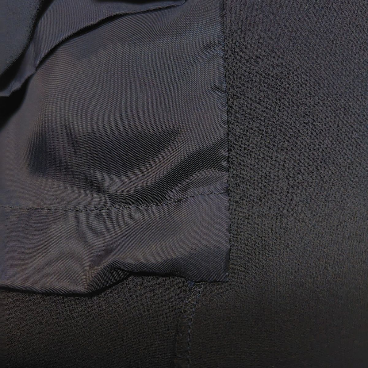 - ダークネイビー×アイボリー