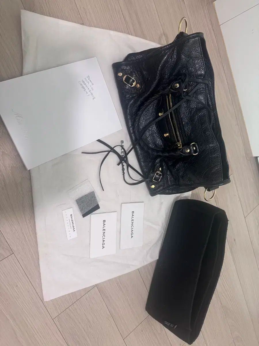 バレンシアガ ルシティ スモール ブラック インナーバッグ