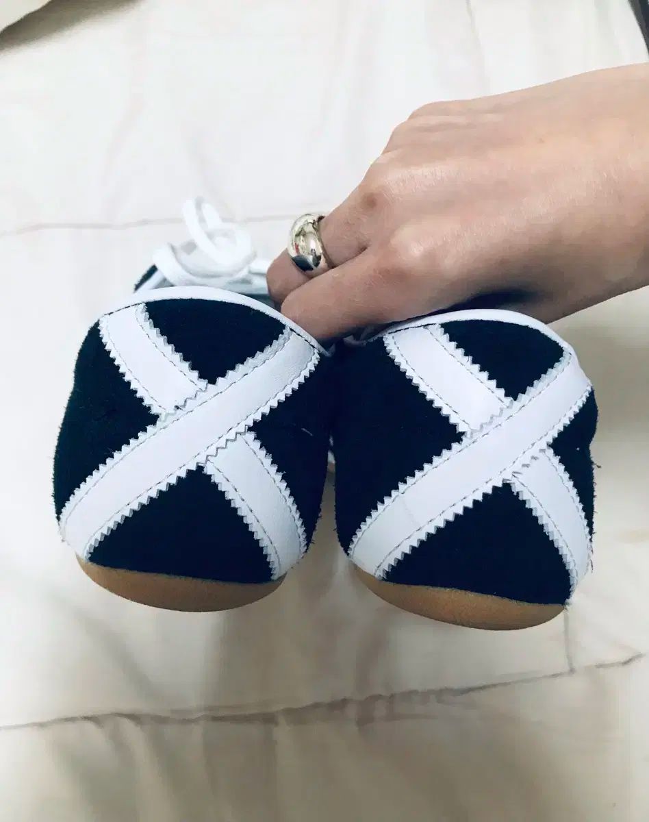  220 アディダス TOKYO 東京 スニーカー 靴