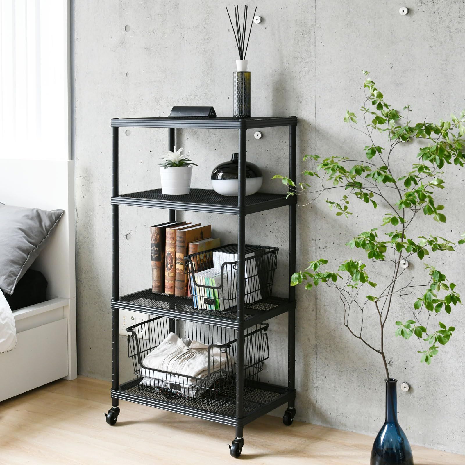 在庫処分 山善 YAMAZEN ラック 棚 4段 キャスター付き 全体耐荷重120kg 高さ調節 |荷重に強いキャスター 幅60×奥行39×高さ120cm キッチンラック 収納ラック 組立品 ブラック MNR-12604CJ BK