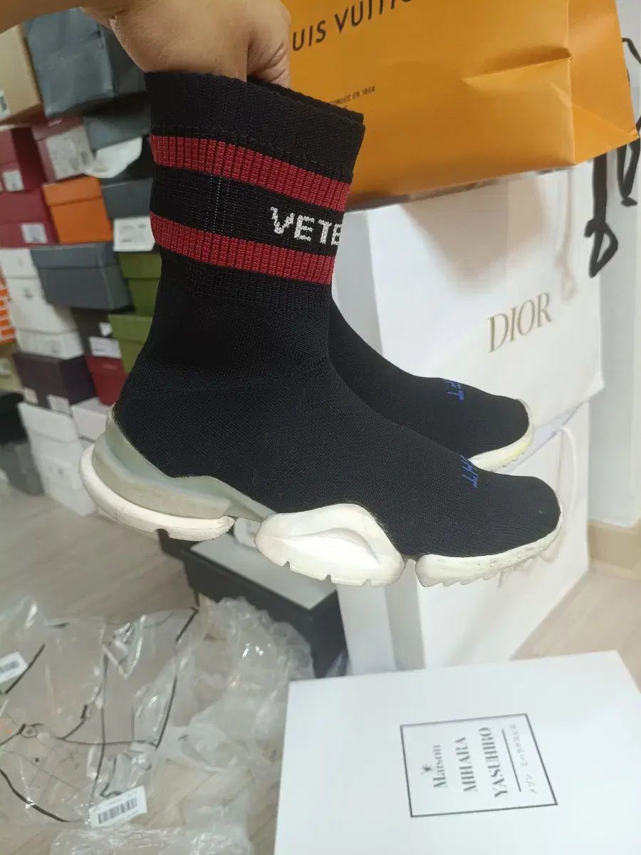 正規品37 VETEMENTS ヴェトモン スピードランナー 235 245