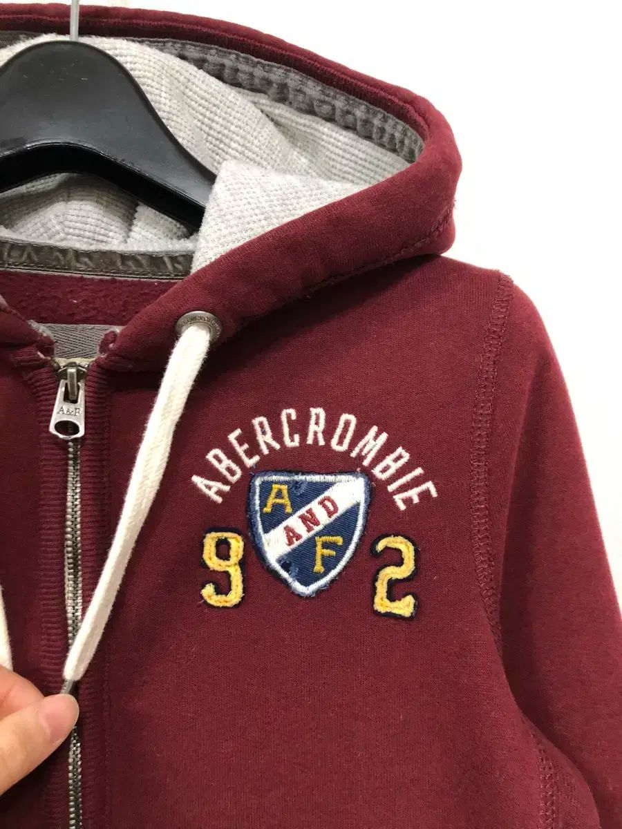 アバクロンビー レディース スリム タイトフィット 起毛 フードジップアップ _ バーガンディ xs