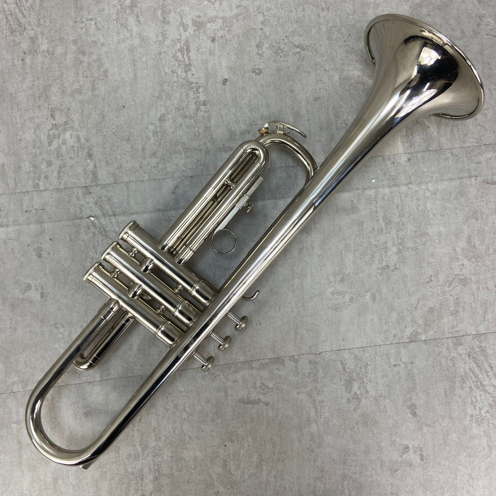美品　YAMAHA ヤマハ　YTR136　B♭トランペット　管楽器　ニッケル YAMAHA ヤマハ YTR-136 B♭トランペット trumpet 管楽器 Mボア