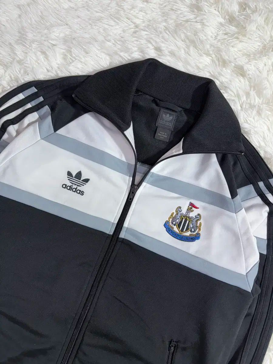アディダス Newcastle