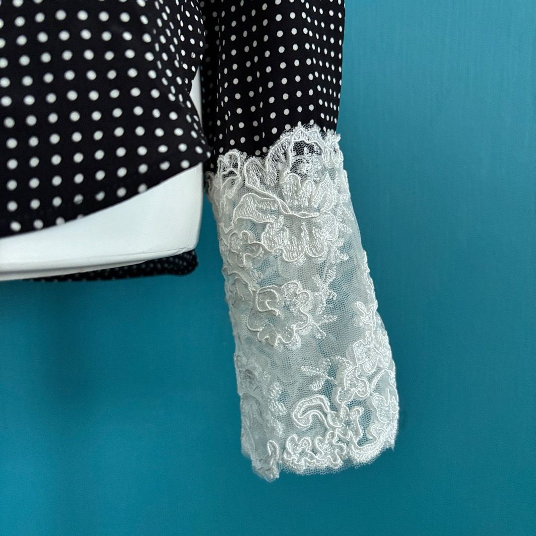 水玉長袖レースシャツ