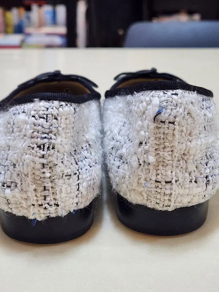 フラットシューズ