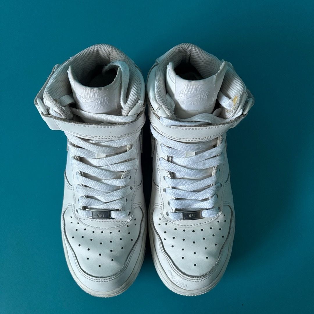 人気モデル ナイキ AF1 MID GS ホワイト 23.5cm ストラップ付き - メルカリ