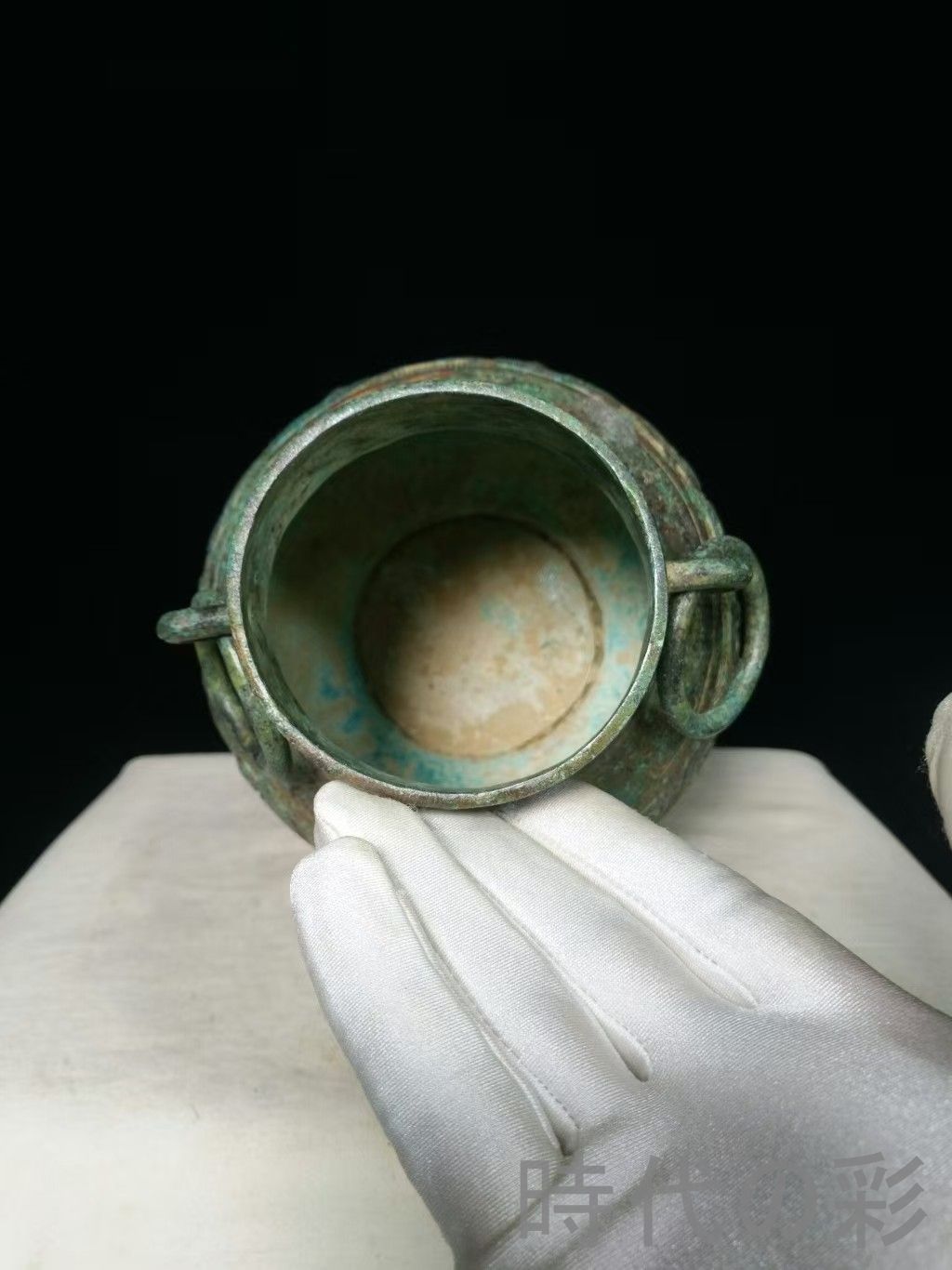 中国古美術・旧蔵搓金装飾と銘文入りの青銅製酒壺と油灯・青銅・純手作り・置物・酒壺 中国古美術【饕餮文壺】商周青銅器 盛酒器 礼器 古美術 骨董