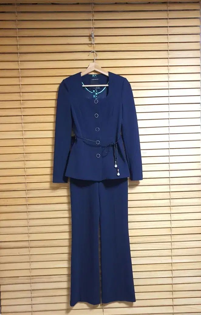 EGOIST エゴイスト スリムフィットスクエアネック ジャケット セミ ブーツカット パンツ セットアップ 44 55