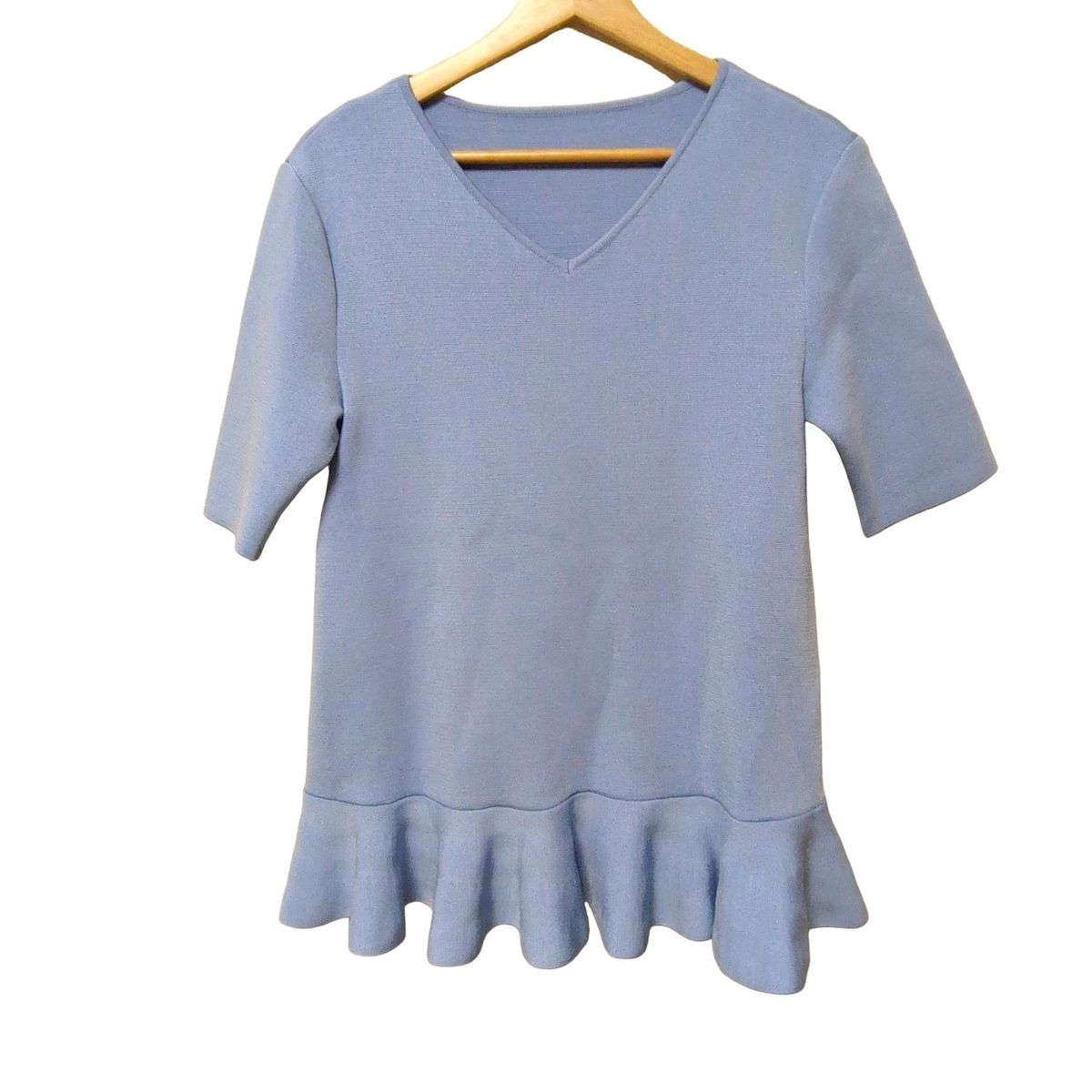 ADORE アドーア チュニック サイズ38 M レディース - ライトブルー Vネック 半袖 ニット フリル
