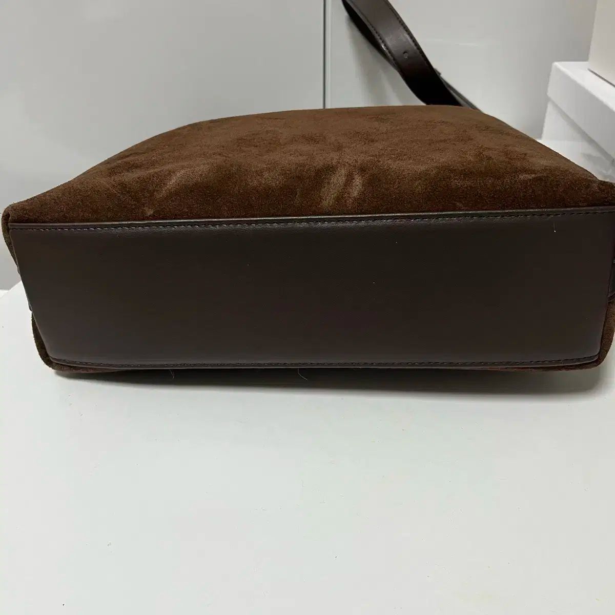 クロスボディーバッグ スウェード