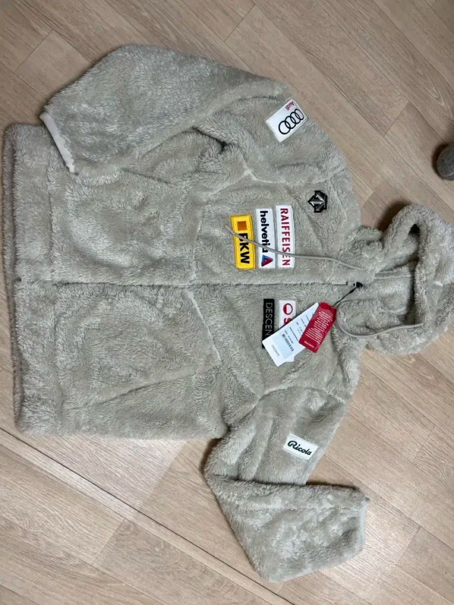 デサント フリース Audi パッチ フードジップアップ