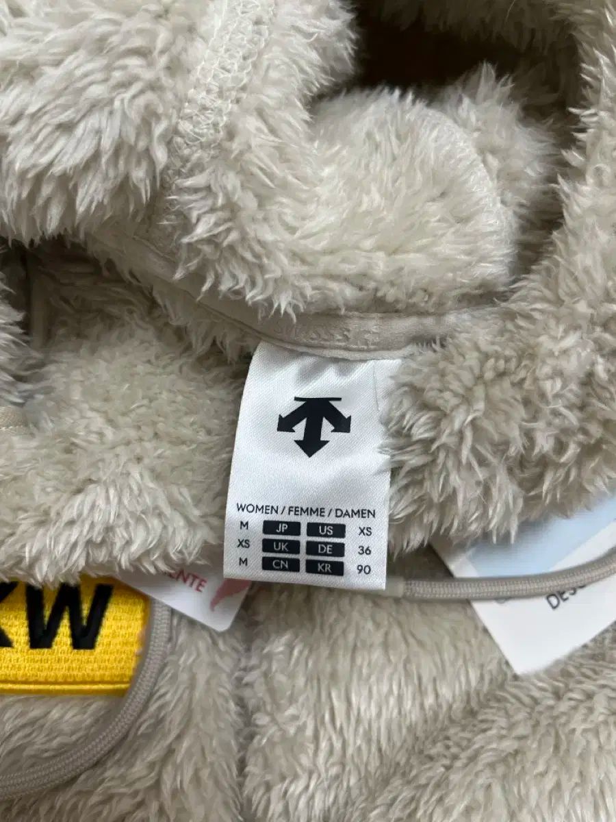 デサント フリース Audi パッチ フードジップアップ MERCADOAVALIA_COM_BR