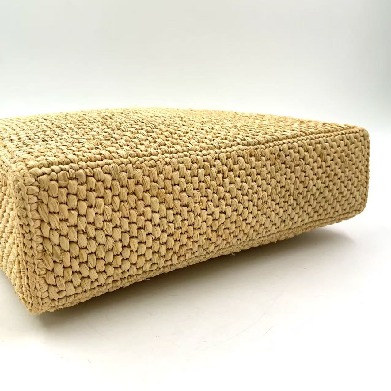 レザー×ラフィア