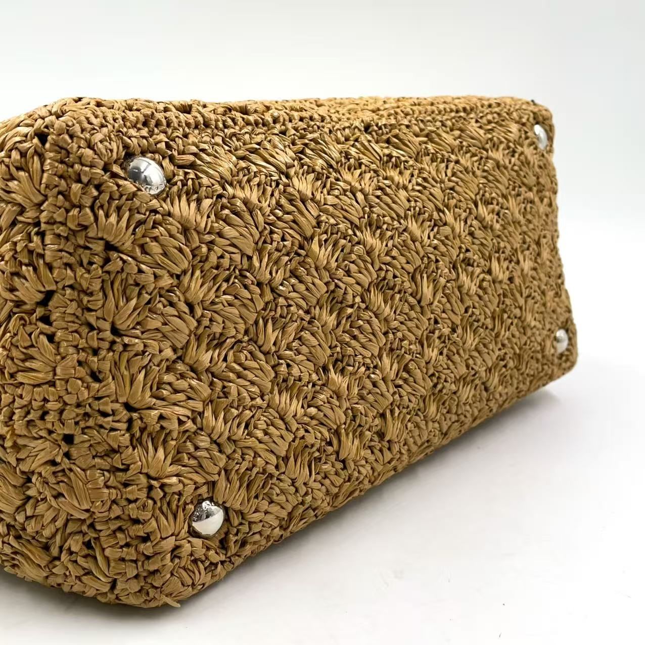 PRADA ロゴモチーフ