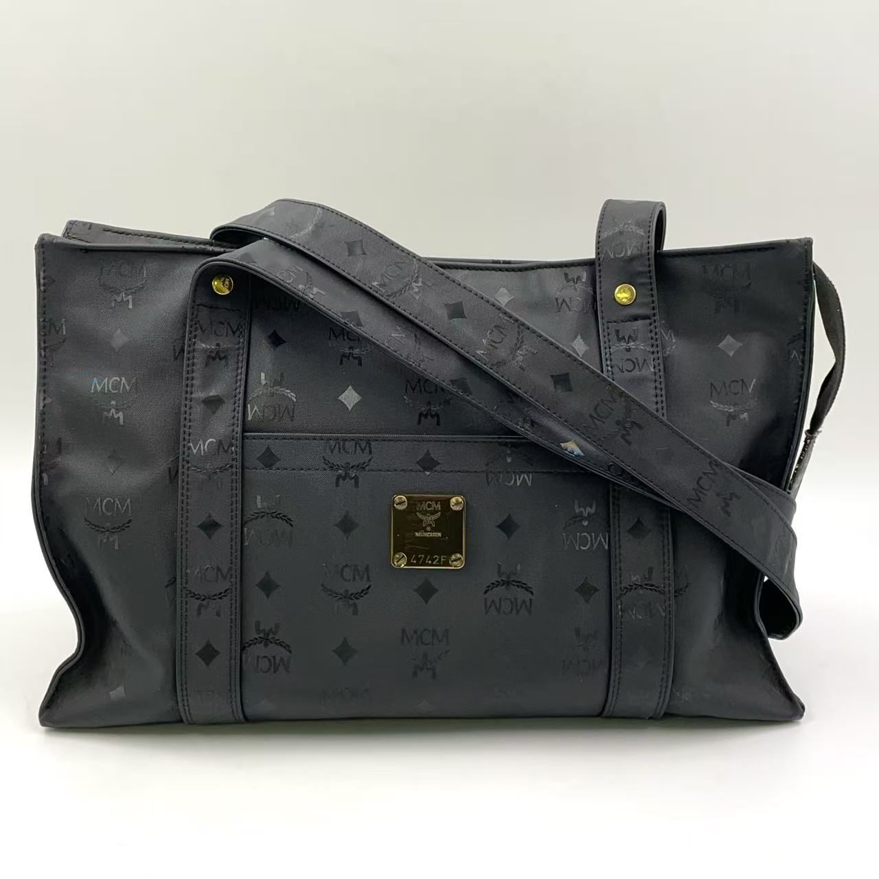 MCM ヴィセトスロゴグラム PVC ブラック トートバッグ ゴールド