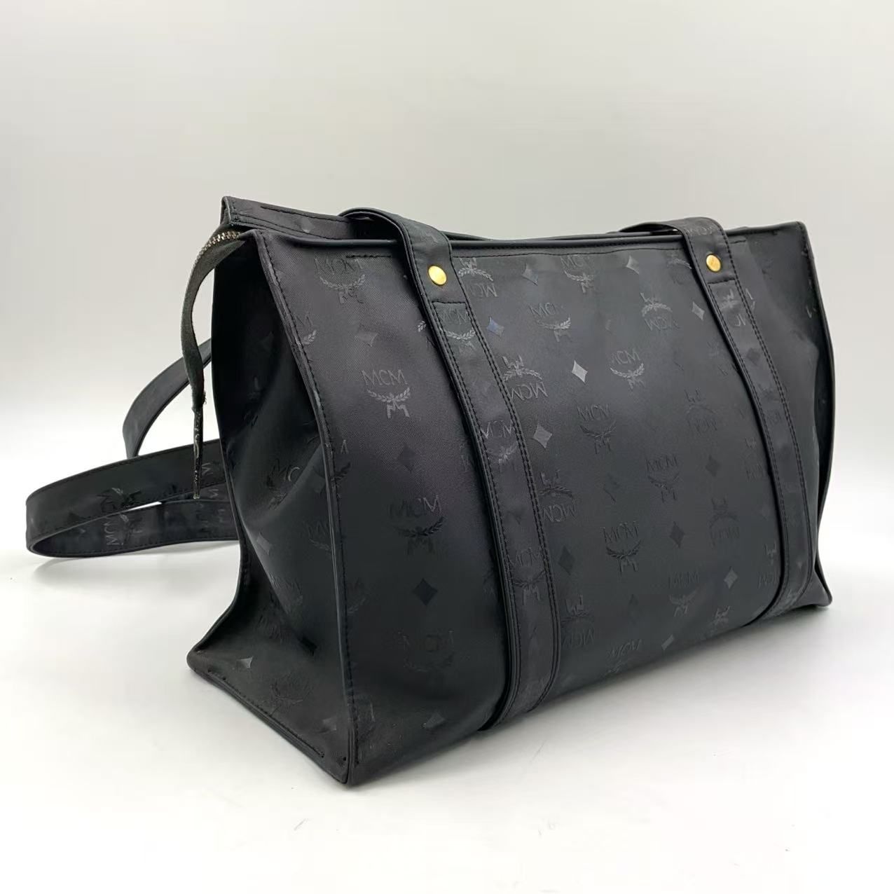 MCM ヴィセトスロゴグラム PVC ブラック トートバッグ ゴールド