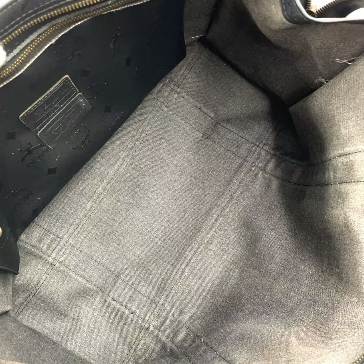 MCM ヴィセトスロゴグラム PVC ブラック トートバッグ ゴールド DECORATOM_COM_BR