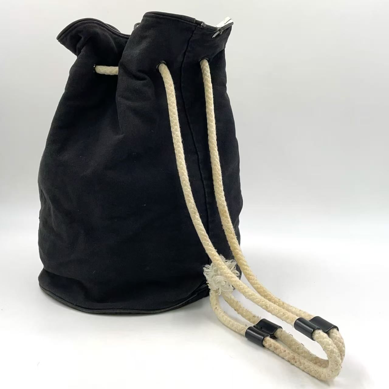 CHANEL ノベルティ ロゴプリント 巾着 キャンバス ブラック ショルダーバッグ ゴールド