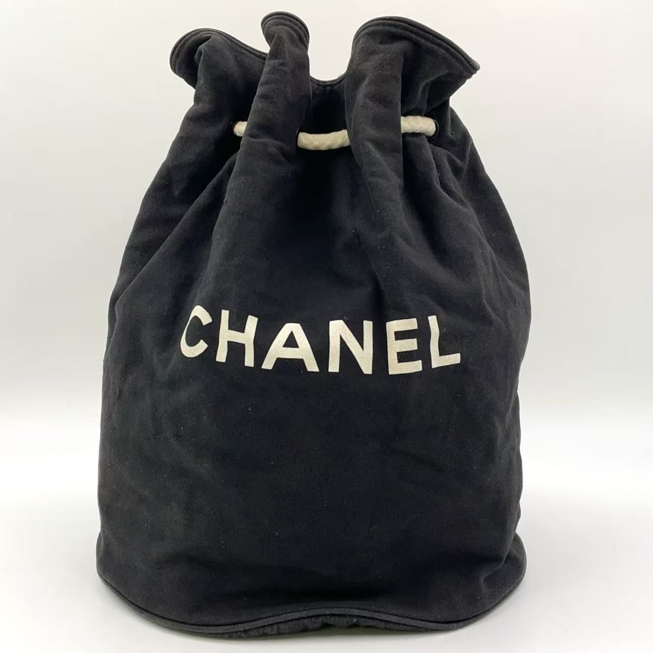 CHANEL ノベルティ ロゴプリント 巾着 キャンバス ブラック ショルダーバッグ ゴールド