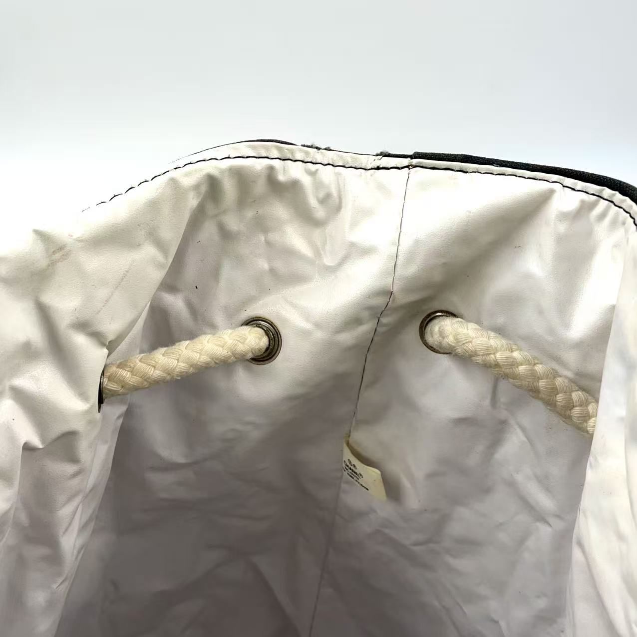 CHANEL ノベルティ ロゴプリント 巾着 キャンバス ブラック ショルダーバッグ ゴールド DECORATOM_COM_BR