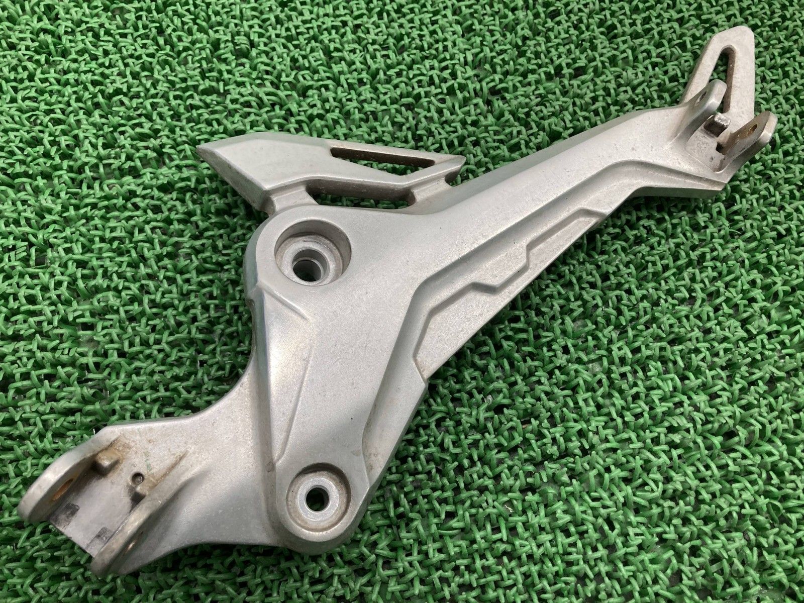 グロム ステッププレート 左 26H ホンダ 純正 中古 バイク 部品 JC61 後期 GROM ステッププレート 曲がり無し 車検 Genuine oD