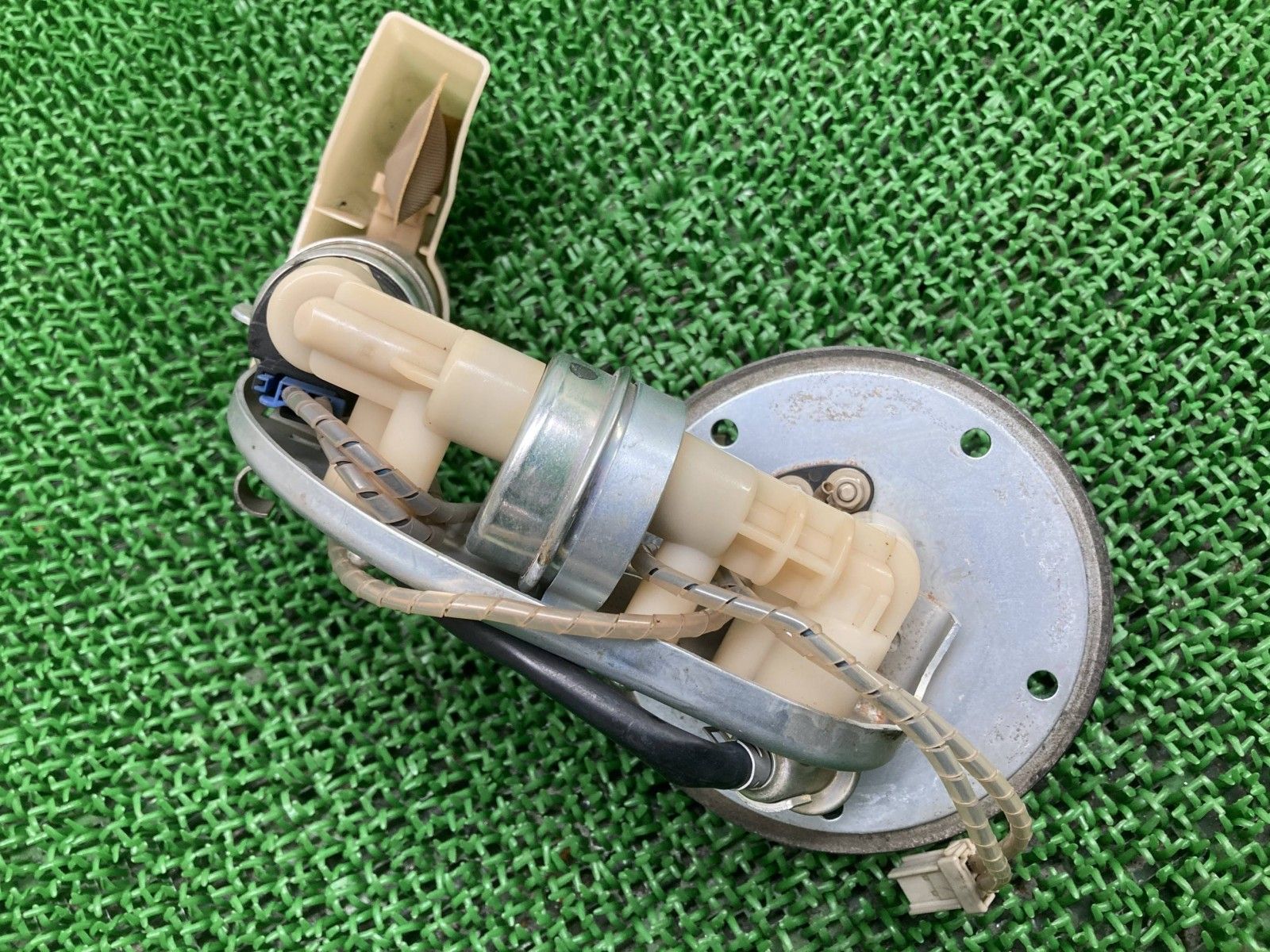 ブルバードC50 フューエルポンプ 15100-41F30 スズキ 純正 VL800B