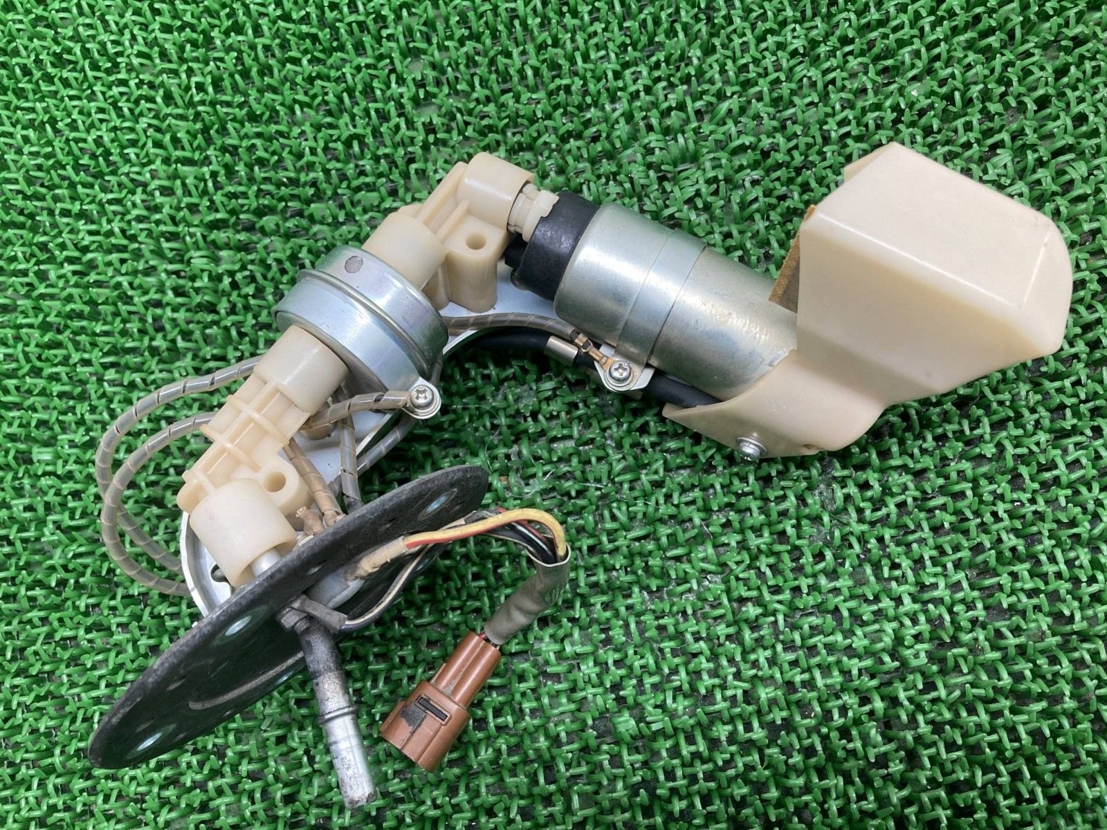 専用ページになりました ブルバードC50 フューエルポンプ 15100-41F30 スズキ 純正 中古 VL800B