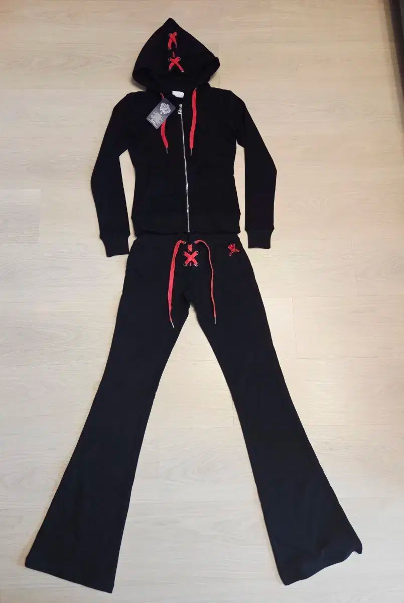 タグデザインを外した EVEN DOZ セクシートレーナーSET 3枚 フーディー1枚 ブーツカットパンツ2枚