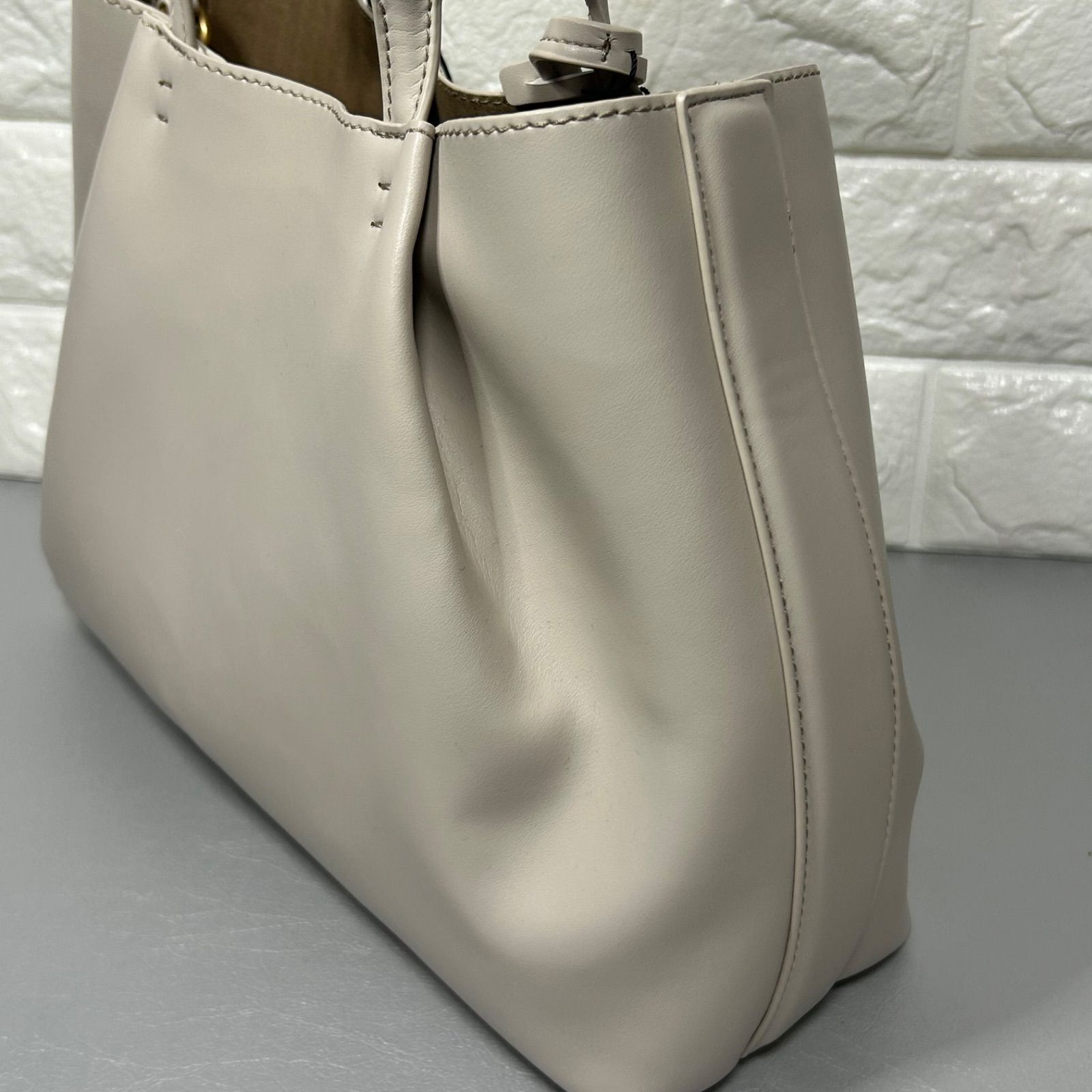 完売品・新品タグ付】ZARA ステッチシティ 2wayバッグ ベージュ 