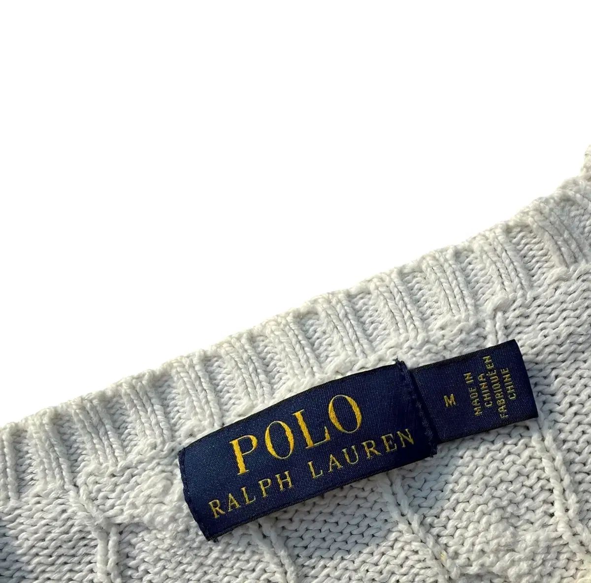 ケーブル ニット