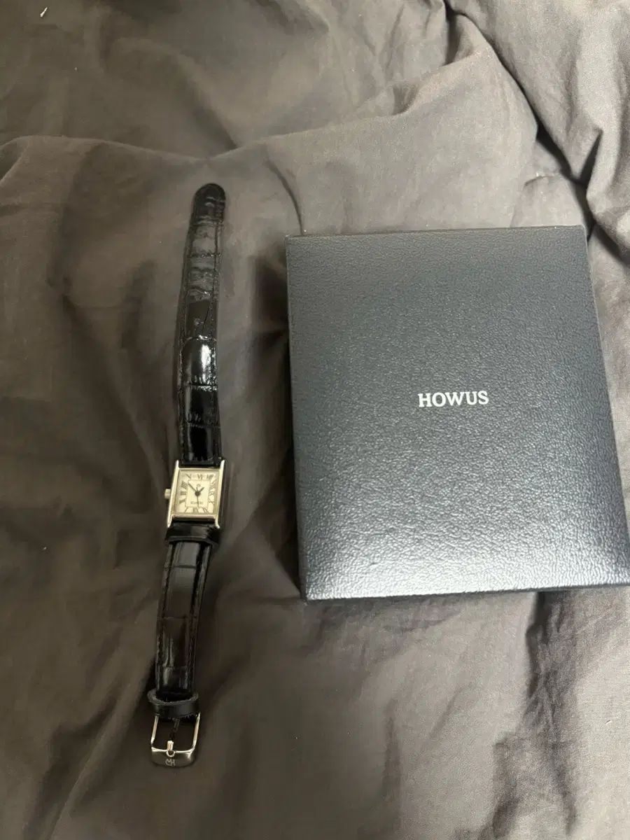 HOWUS ホワス 時計 ２回着用 Starship Square スタシ Classic ブラック