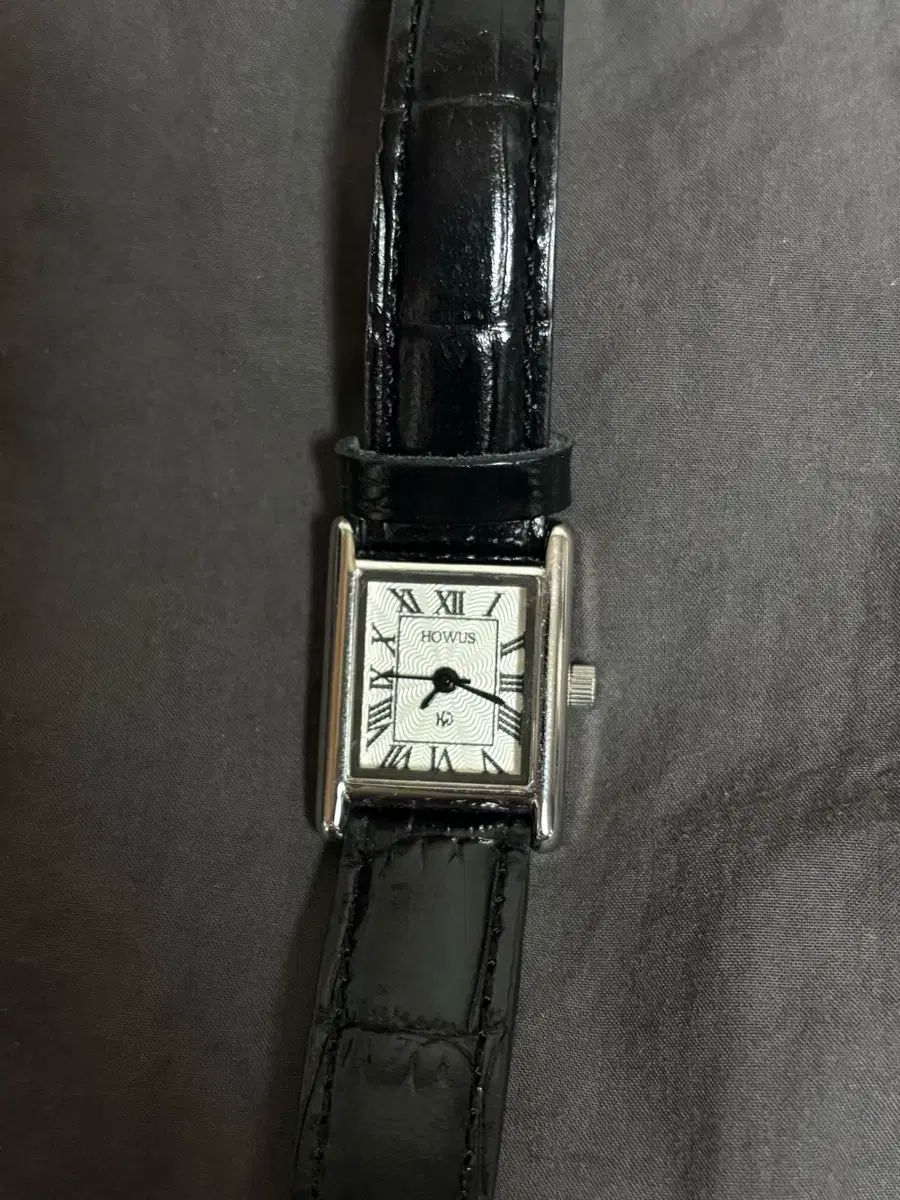 HOWUS ホワス 時計 2回着用 Starship Square スタシ Classic ブラック