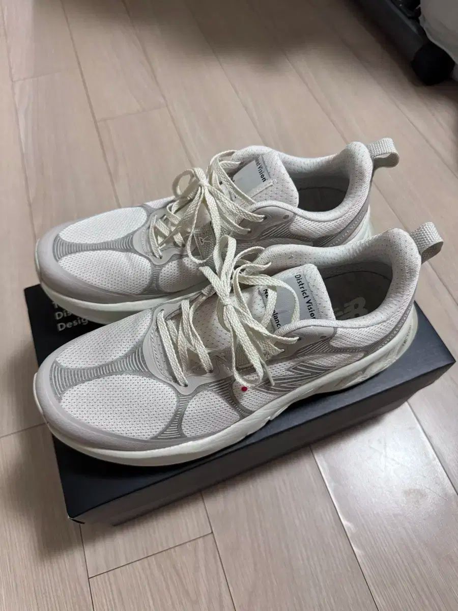 ニューバランス ディストリクト ビジョン イエロ